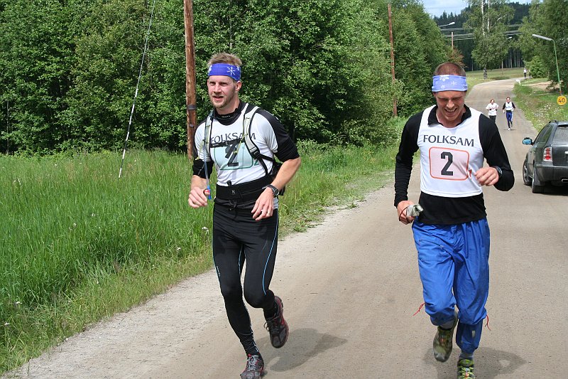 VMR 09 (74).jpg - Johan och Andé på väg mot paddling igen